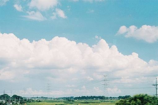 唯美图片：天空的湛蓝不经意间让人心动